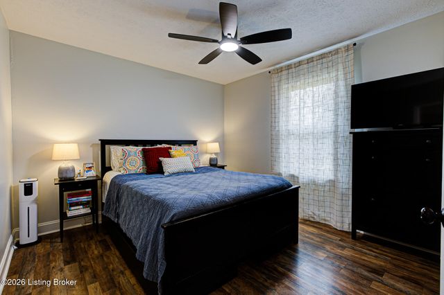 6513 Dunnlea Dr, Pewee Valley, KY 40056