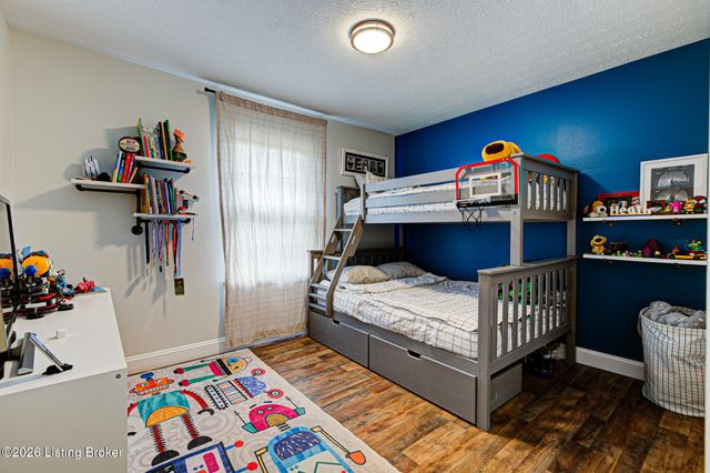 6513 Dunnlea Dr, Pewee Valley, KY 40056