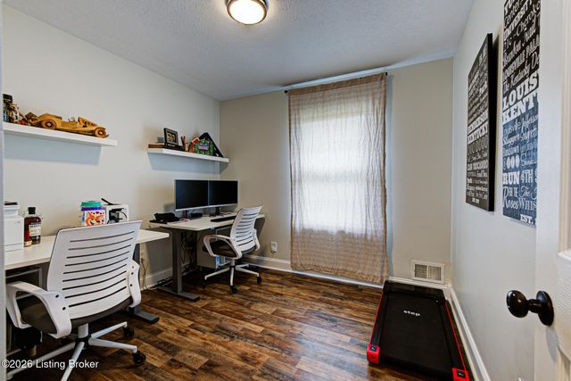 6513 Dunnlea Dr, Pewee Valley, KY 40056