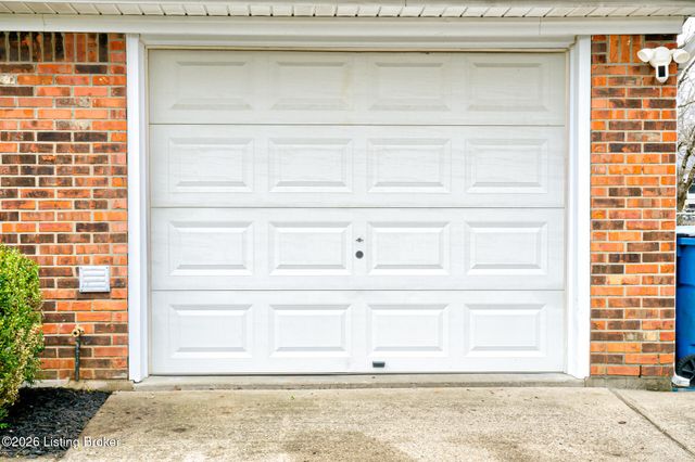 6513 Dunnlea Dr, Pewee Valley, KY 40056