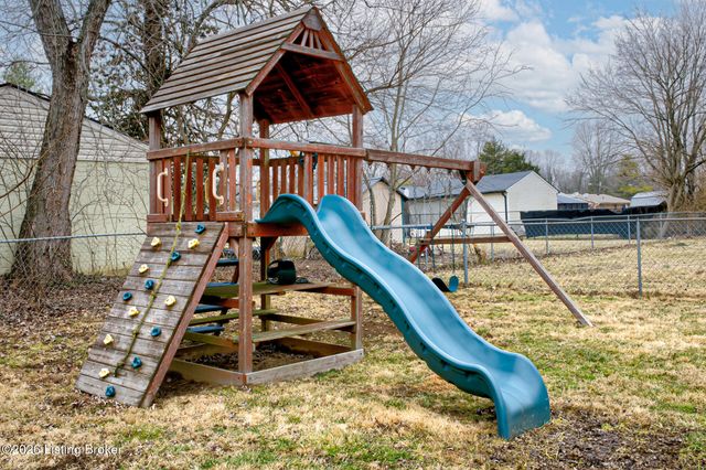 6513 Dunnlea Dr, Pewee Valley, KY 40056