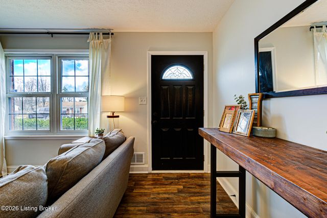 6513 Dunnlea Dr, Pewee Valley, KY 40056