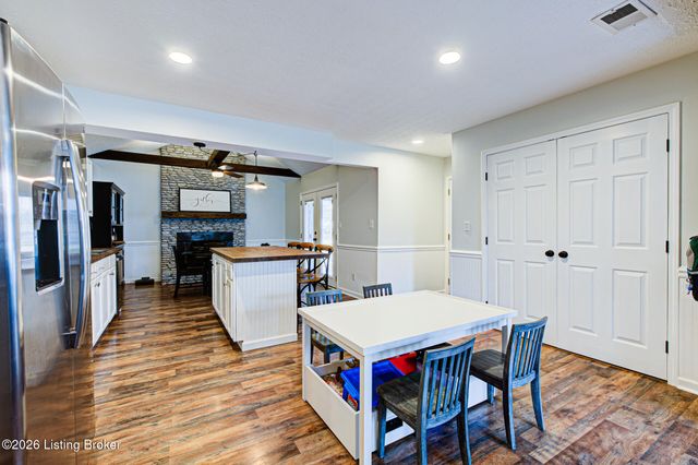 6513 Dunnlea Dr, Pewee Valley, KY 40056