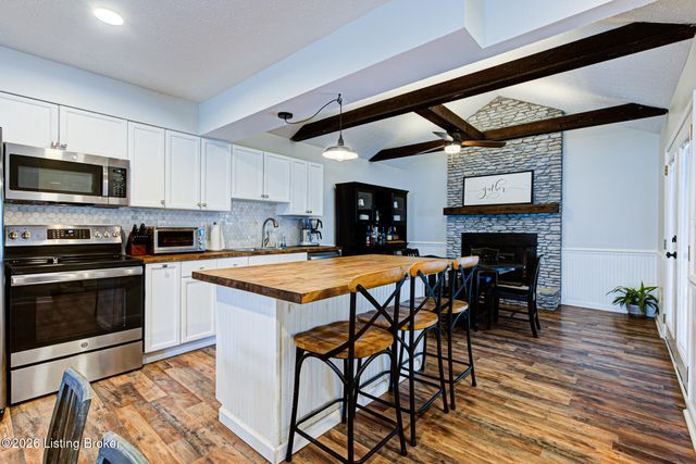 6513 Dunnlea Dr, Pewee Valley, KY 40056