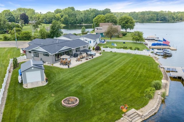 52181 Rivolake Road, Three Rivers, MI 49093