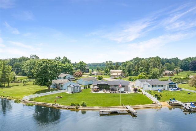 52181 Rivolake Road, Three Rivers, MI 49093