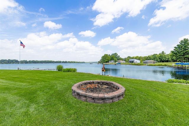 52181 Rivolake Road, Three Rivers, MI 49093