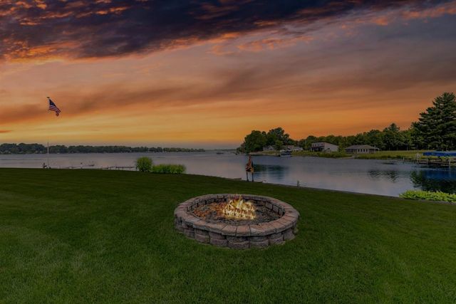 52181 Rivolake Road, Three Rivers, MI 49093
