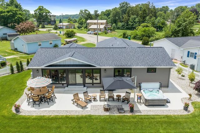 52181 Rivolake Road, Three Rivers, MI 49093