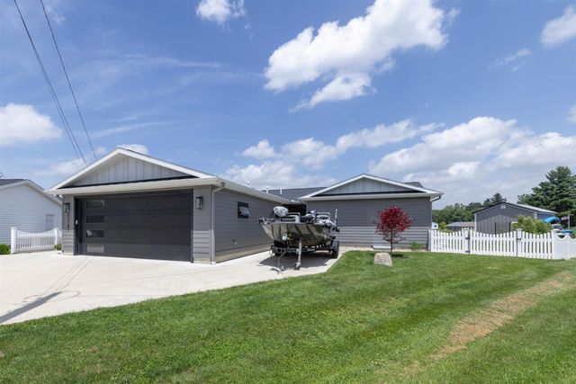 52181 Rivolake Road, Three Rivers, MI 49093