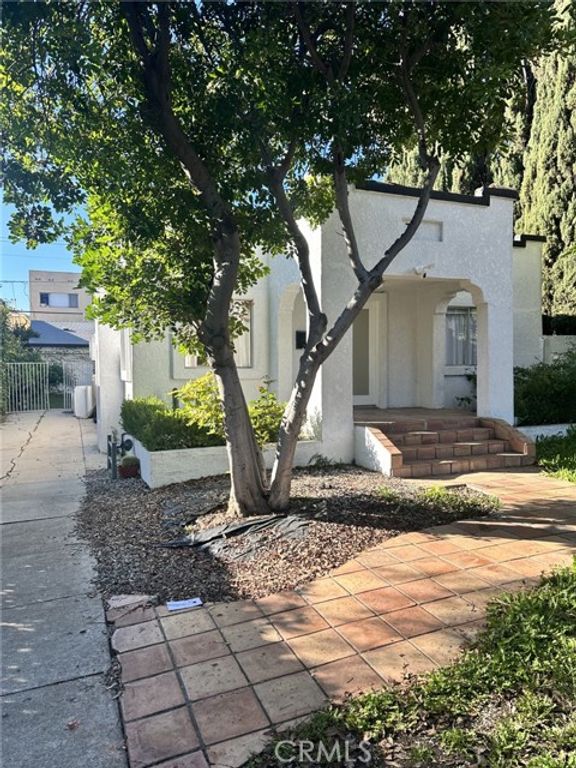 1027 N Spaulding, West Hollywood, CA 90046