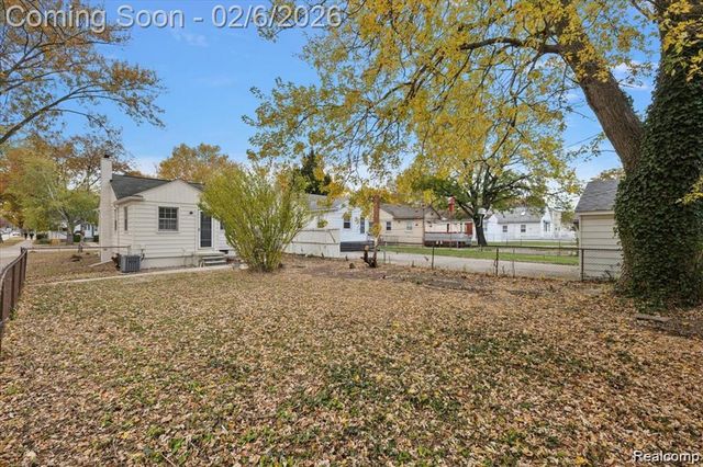 3855 Ziegler Street, Dearborn, MI 48124