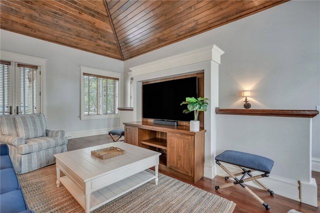 1909 Dixon Lane, St Simons Island, GA 31522