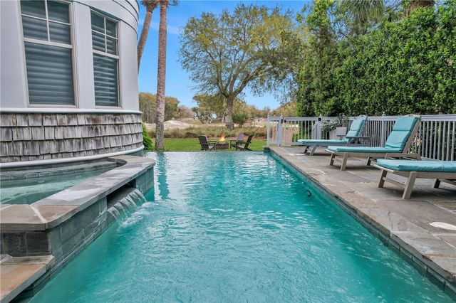 1909 Dixon Lane, St Simons Island, GA 31522