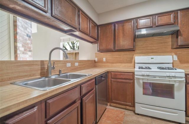 1403 Valley Landing Drive, Katy, TX 77450