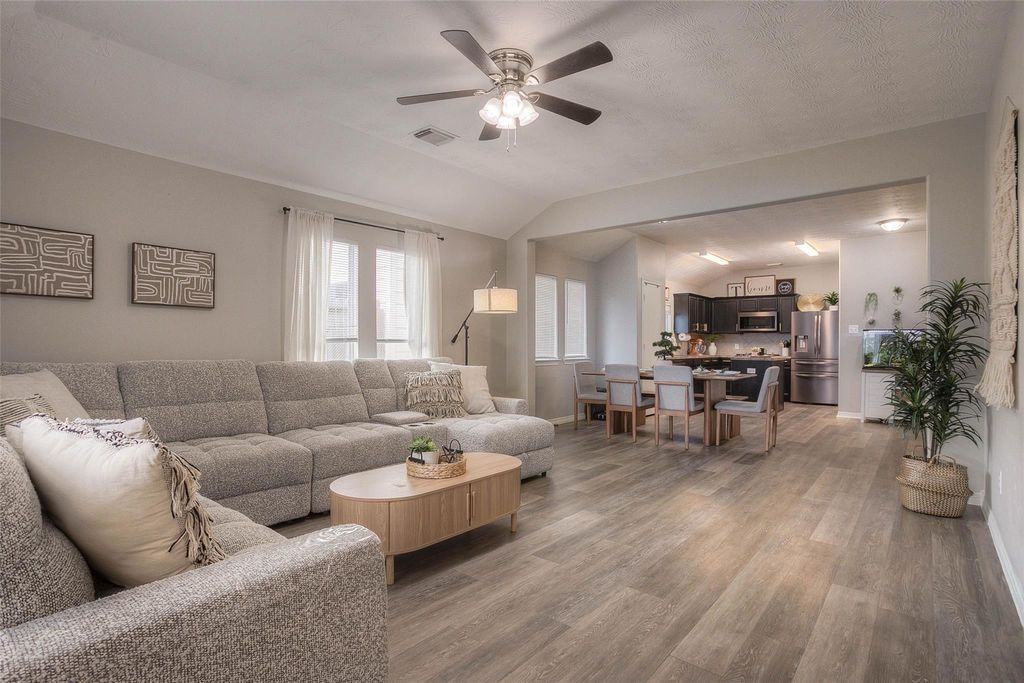 5049 Willow Point Drive, Conroe, TX 77303