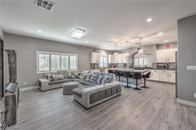 8200 Duncan Peak Court, Las Vegas, NV 89139