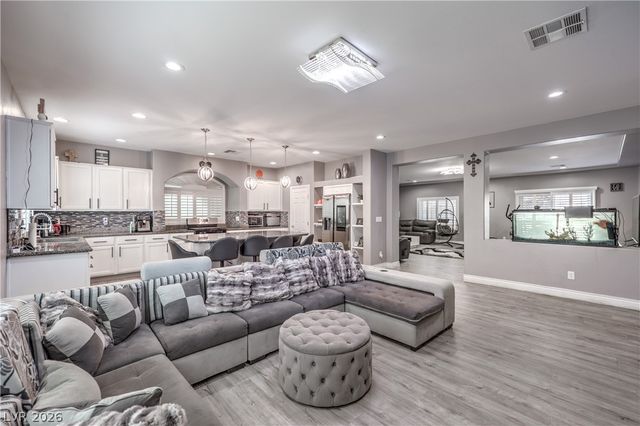 8200 Duncan Peak Court, Las Vegas, NV 89139