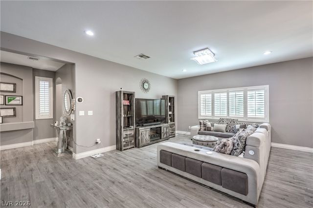 8200 Duncan Peak Court, Las Vegas, NV 89139