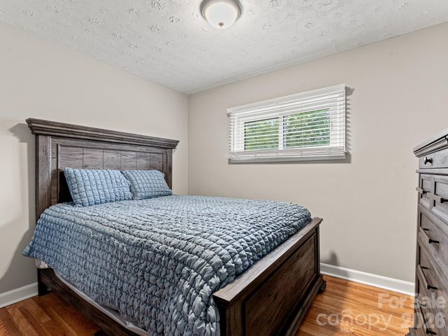 12 Baker Road, Asheville, NC 28806