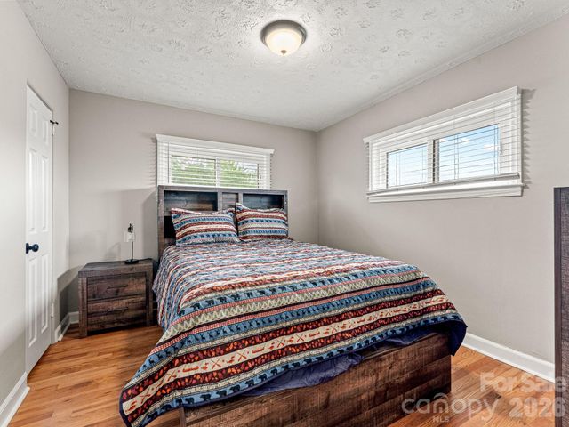 12 Baker Road, Asheville, NC 28806