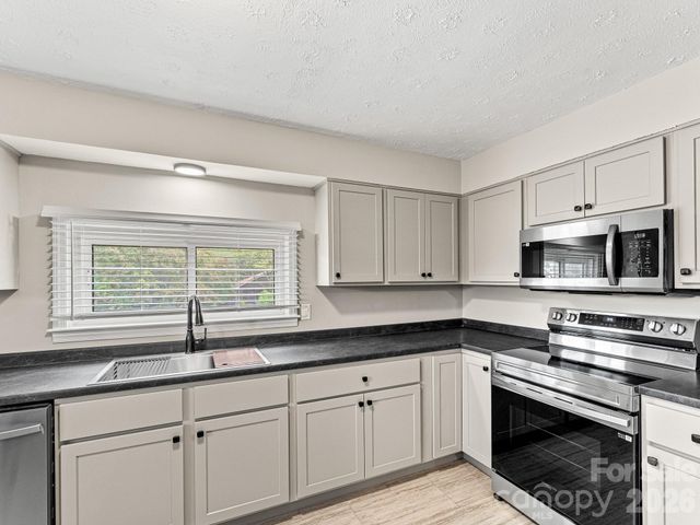 12 Baker Road, Asheville, NC 28806