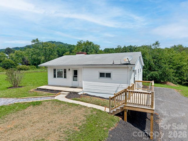 12 Baker Road, Asheville, NC 28806