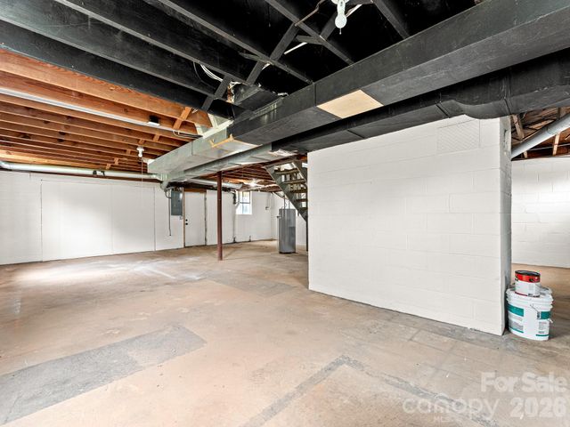 12 Baker Road, Asheville, NC 28806