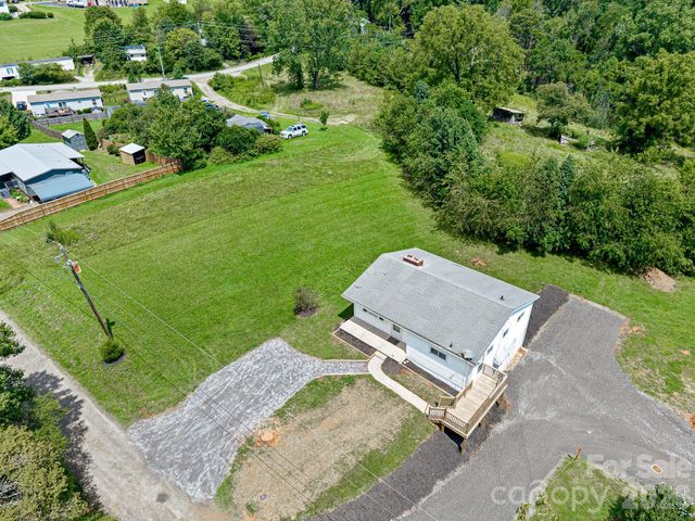 12 Baker Road, Asheville, NC 28806