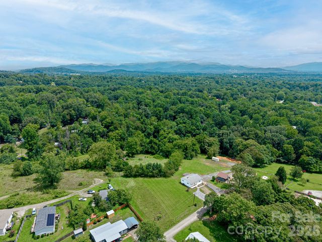 12 Baker Road, Asheville, NC 28806