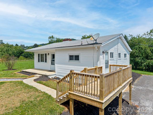 12 Baker Road, Asheville, NC 28806