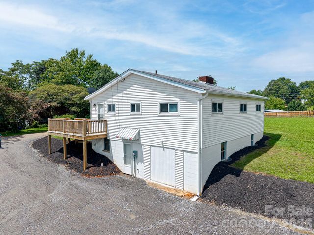 12 Baker Road, Asheville, NC 28806