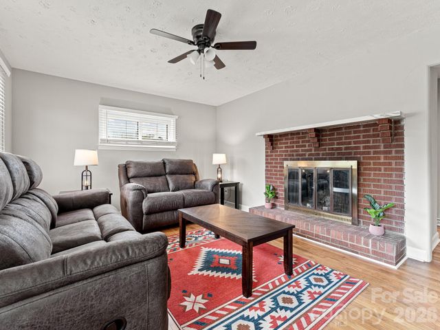 12 Baker Road, Asheville, NC 28806