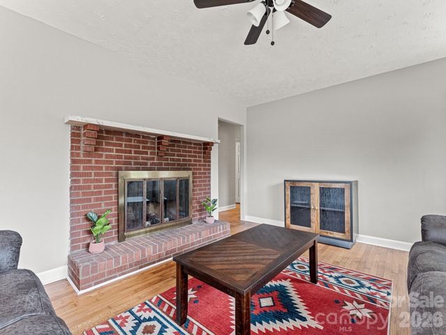 12 Baker Road, Asheville, NC 28806