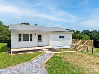 12 Baker Road, Asheville, NC 28806