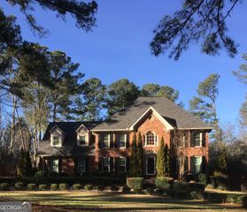 290 Dix Lee On Drive, Fayetteville, GA 30214