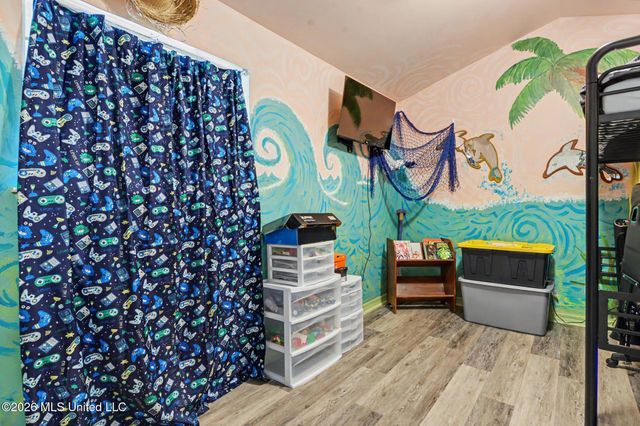 9204 Live Oak Avenue, Ocean Springs, MS 39564