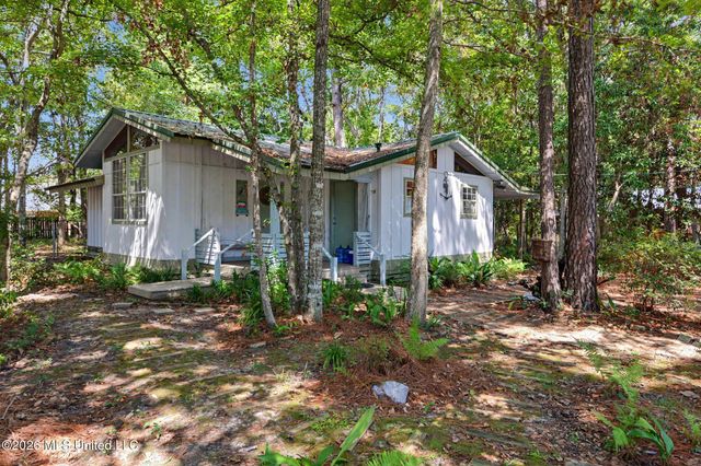 9204 Live Oak Avenue, Ocean Springs, MS 39564