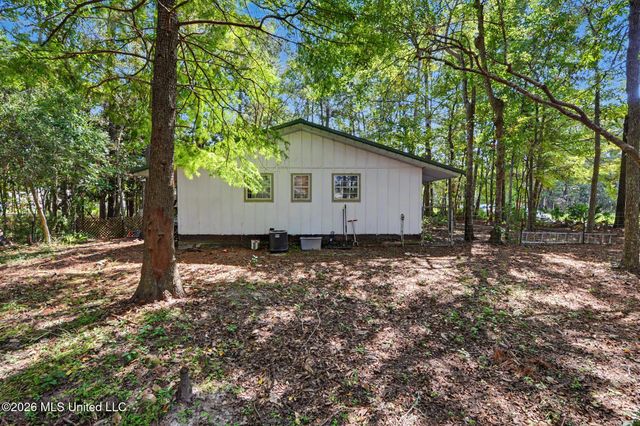 9204 Live Oak Avenue, Ocean Springs, MS 39564