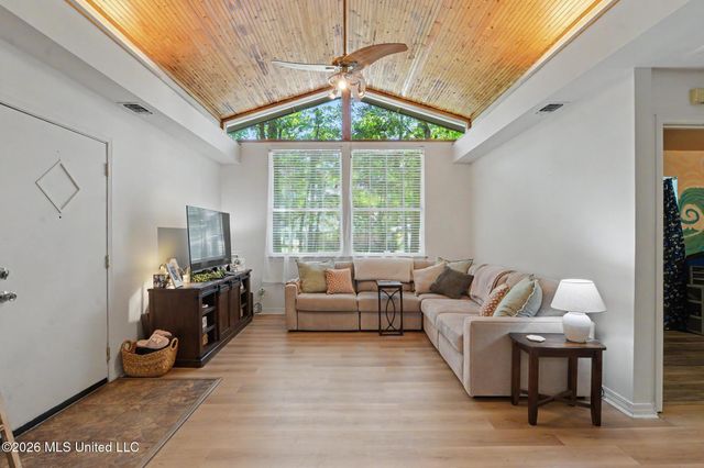 9204 Live Oak Avenue, Ocean Springs, MS 39564