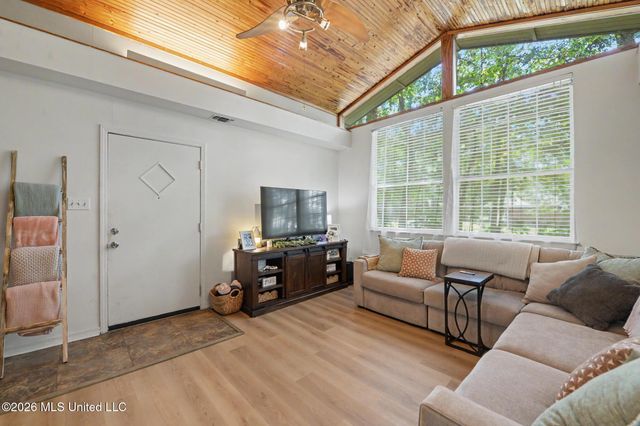 9204 Live Oak Avenue, Ocean Springs, MS 39564