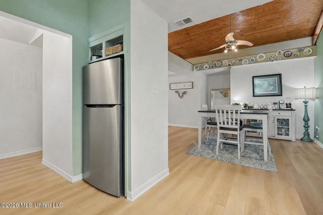 9204 Live Oak Avenue, Ocean Springs, MS 39564
