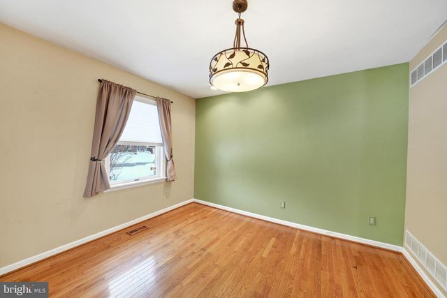 335 E VILLAGE RD, Elkton, MD 21921