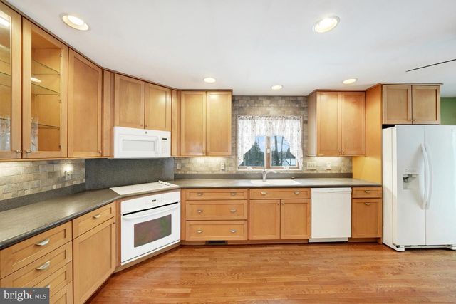 335 E VILLAGE RD, Elkton, MD 21921