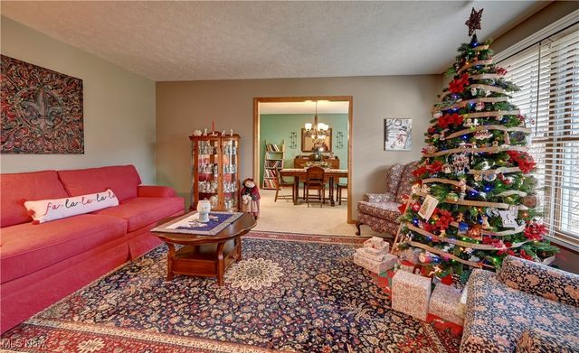 1006 Glen Drive NE, New Philadelphia, OH 44663