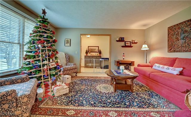 1006 Glen Drive NE, New Philadelphia, OH 44663