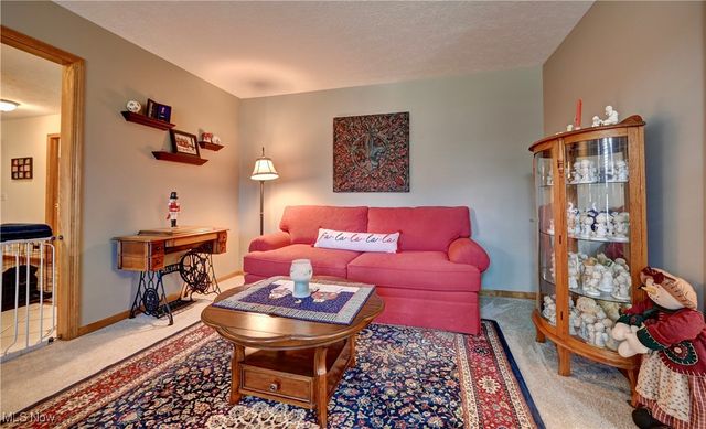 1006 Glen Drive NE, New Philadelphia, OH 44663