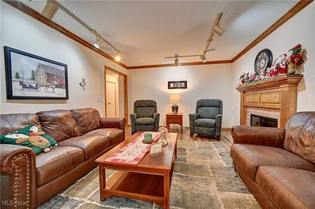 1006 Glen Drive NE, New Philadelphia, OH 44663