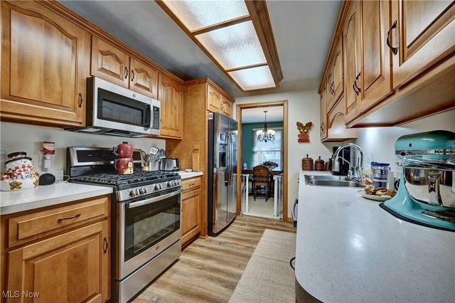 1006 Glen Drive NE, New Philadelphia, OH 44663