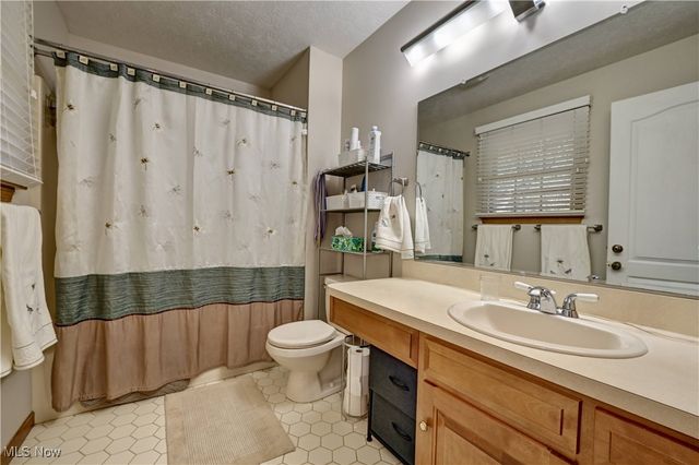 1006 Glen Drive NE, New Philadelphia, OH 44663